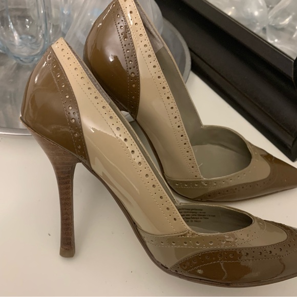 Guess like New Marciano gorgeous shoes9.5 2 tone patent leather . - Picture 5 of 10